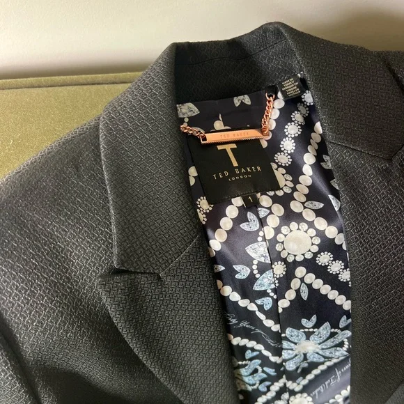 Ted Baker Textured Black Blazer & Suit Pant, Size 0 - Picture 6 of 9